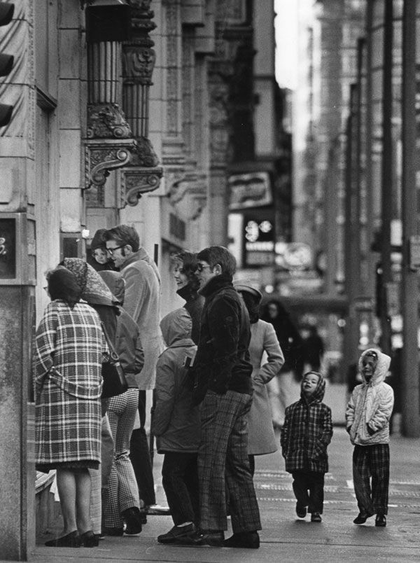Shoppers look at a Famous Barr window in 1974